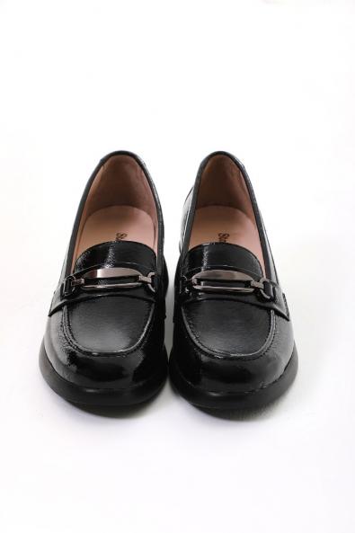 Geniş Toka Detaylı Siyah Kadın Rugan Ayakkabı