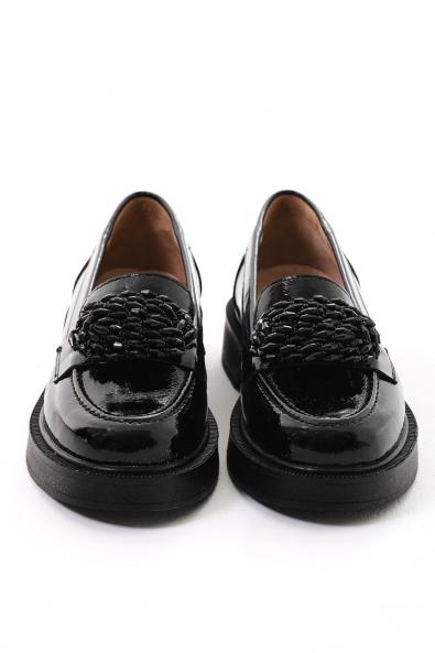 Siyah Taşlı Tokalı Kalın Tabanlı Parlak Kadın Rugan Ayakkabı